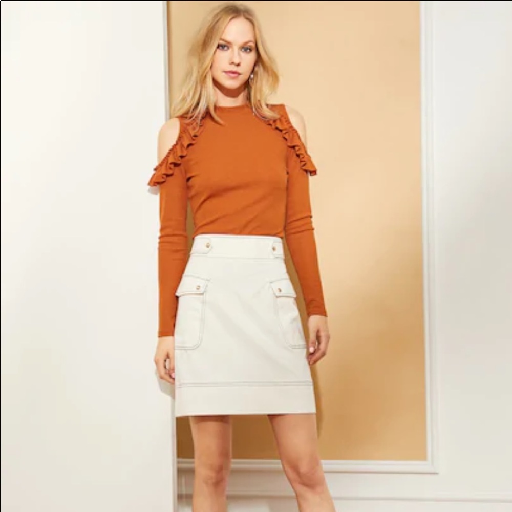 LAST ONE ✨ Contrast Stitch Mini Skirt w/ Pockets - Picture 4 of 6